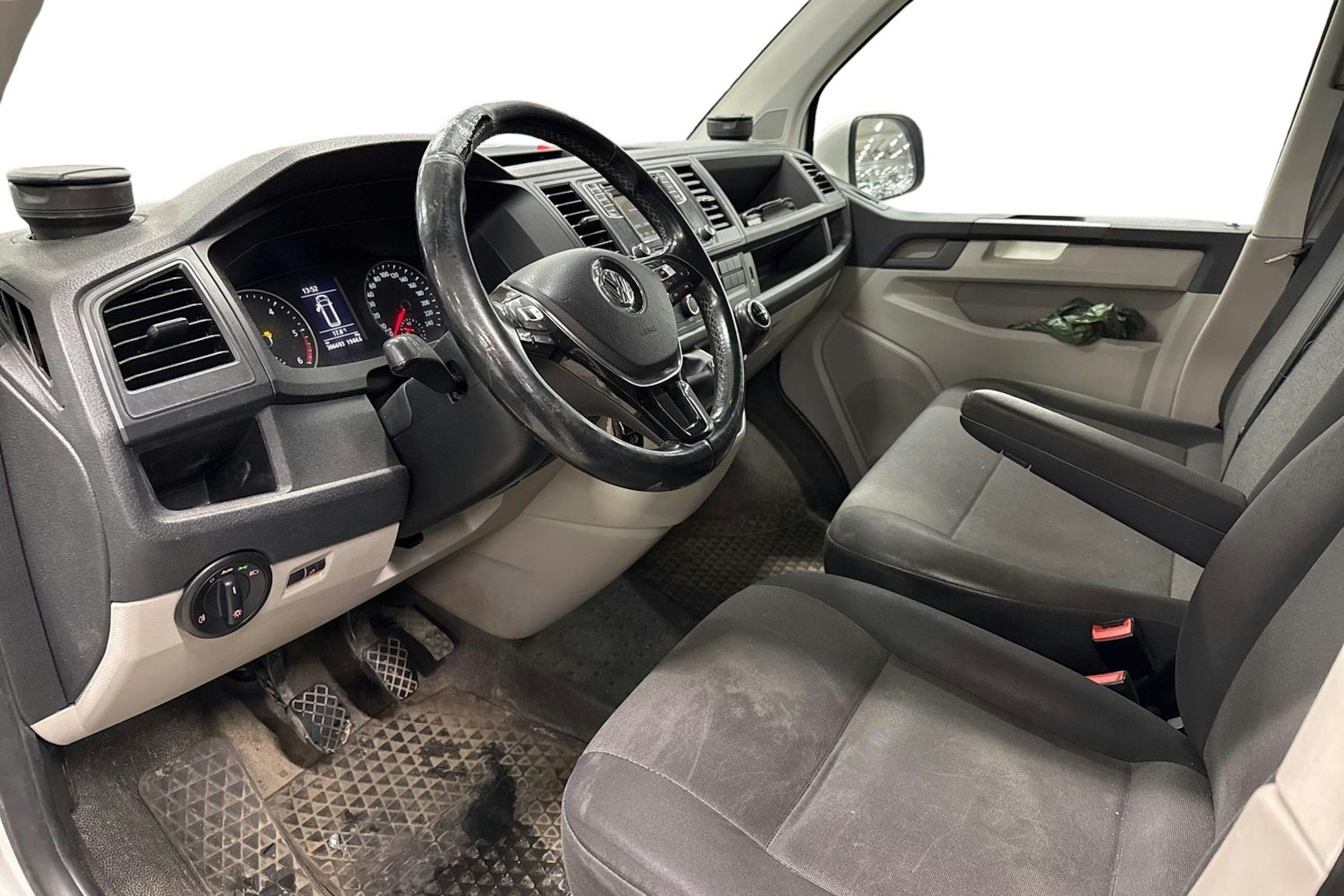 valkoinen Volkswagen Transporter 2017 kuva 3.