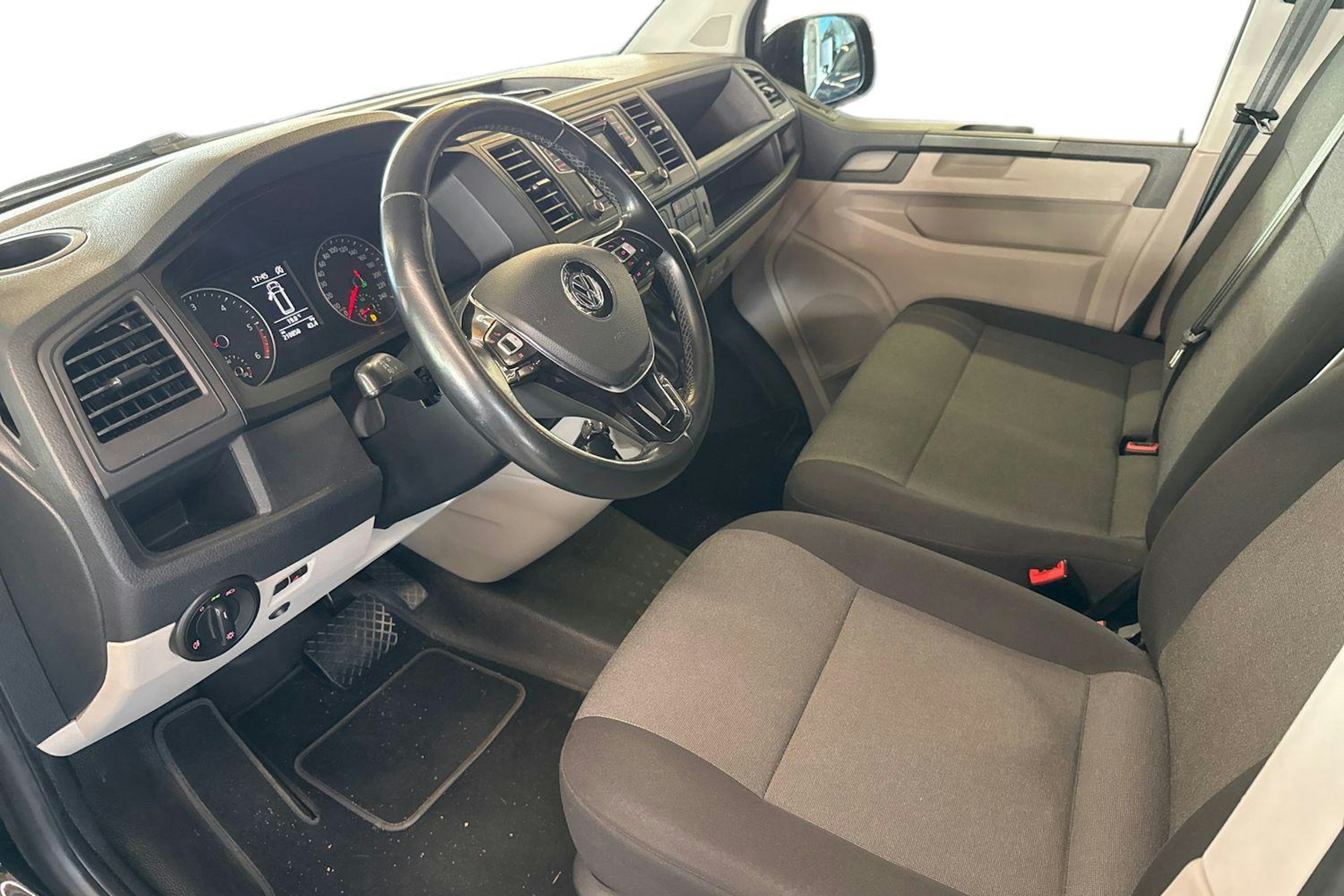 musta Volkswagen Transporter 2017 kuva 3.