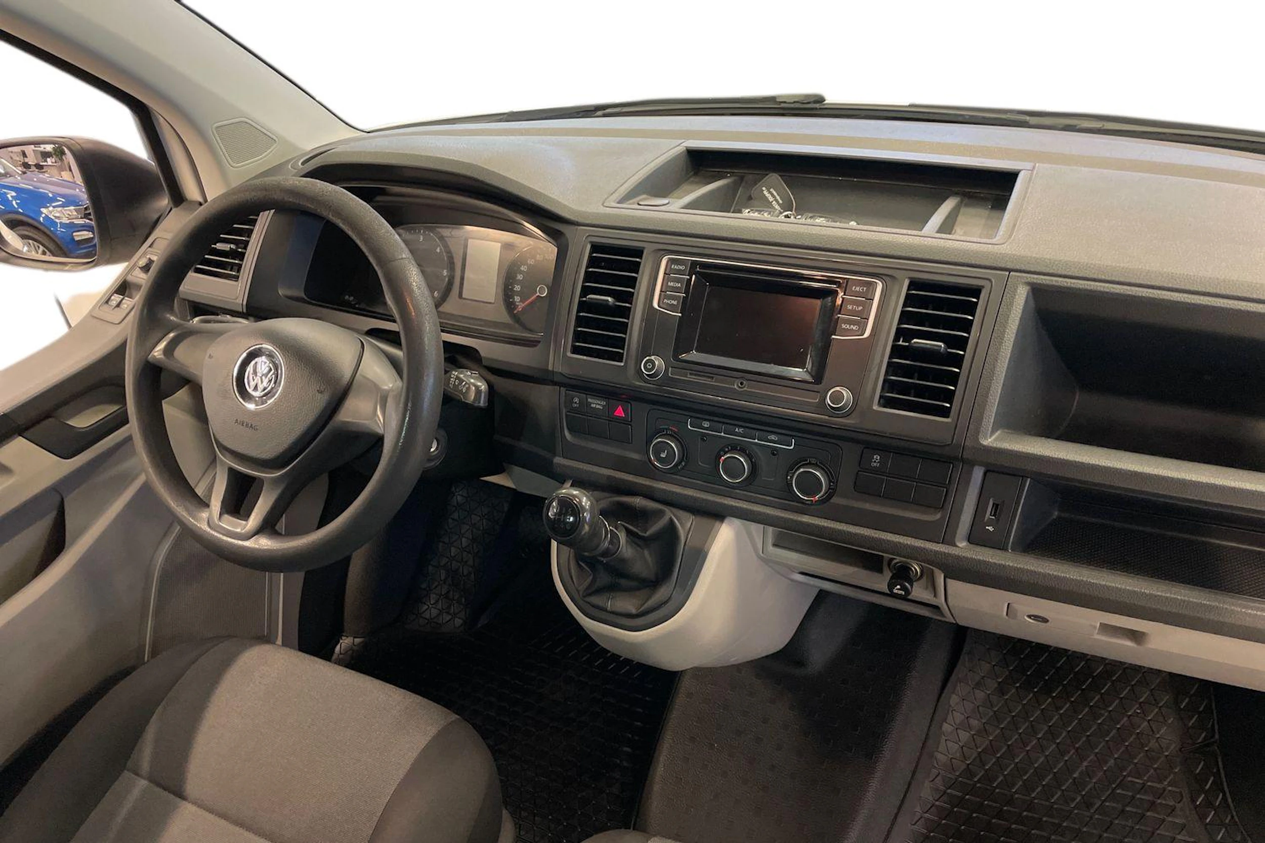 Valkoinen Volkswagen TRANSPORTER 2017 kuva 9.