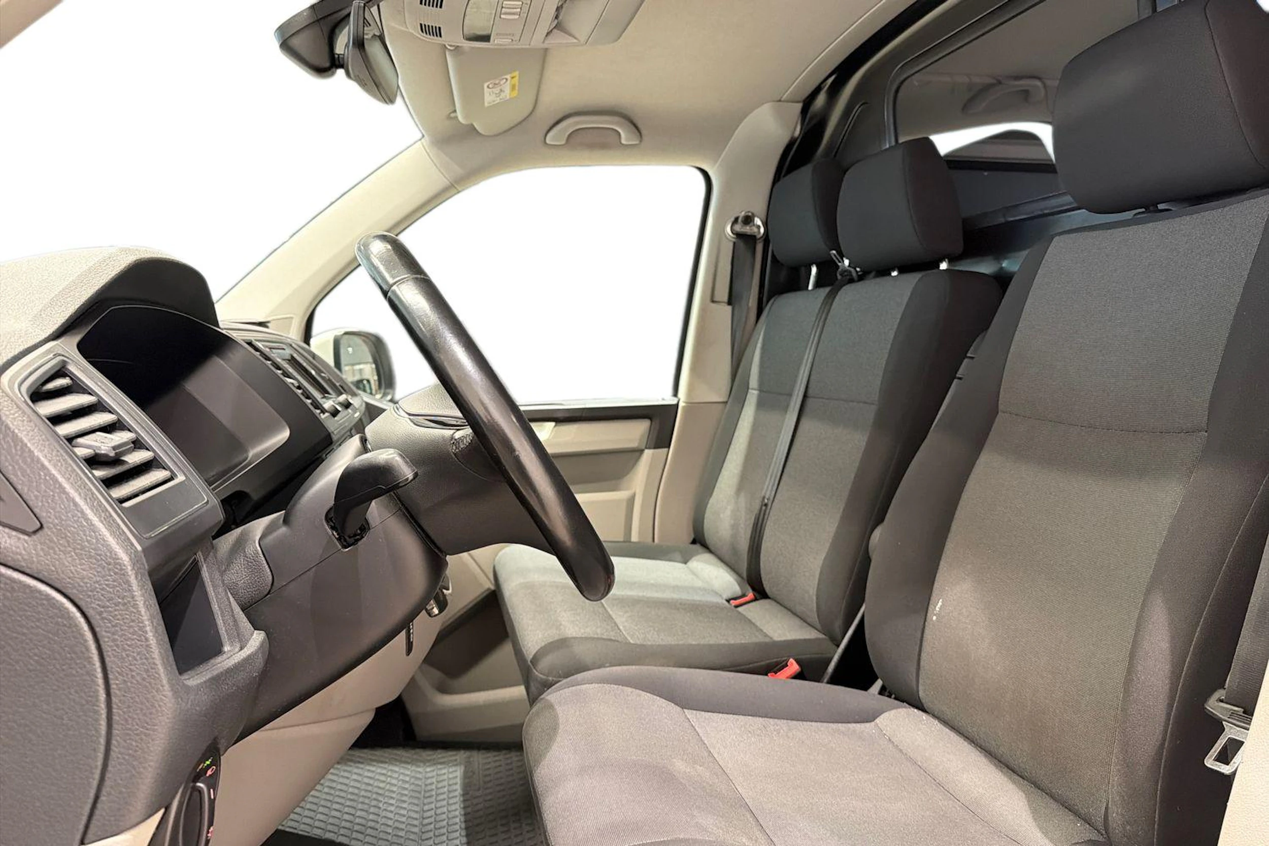 Valkoinen Volkswagen TRANSPORTER 2017 kuva 11.