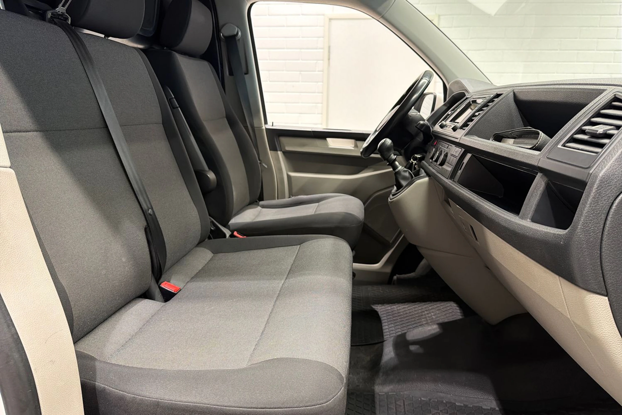 Valkoinen Volkswagen TRANSPORTER 2017 kuva 26.