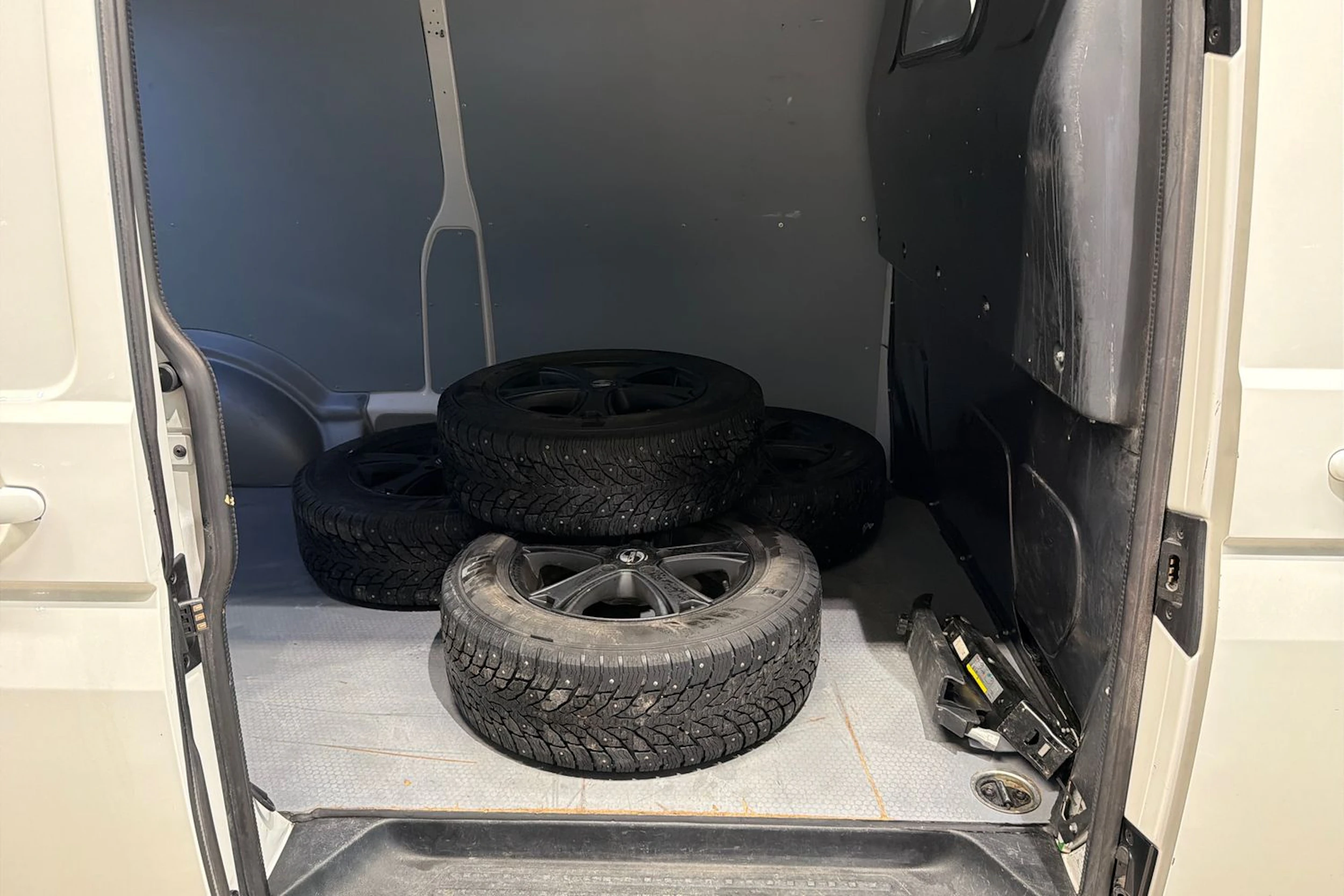 Valkoinen Volkswagen TRANSPORTER 2017 kuva 27.