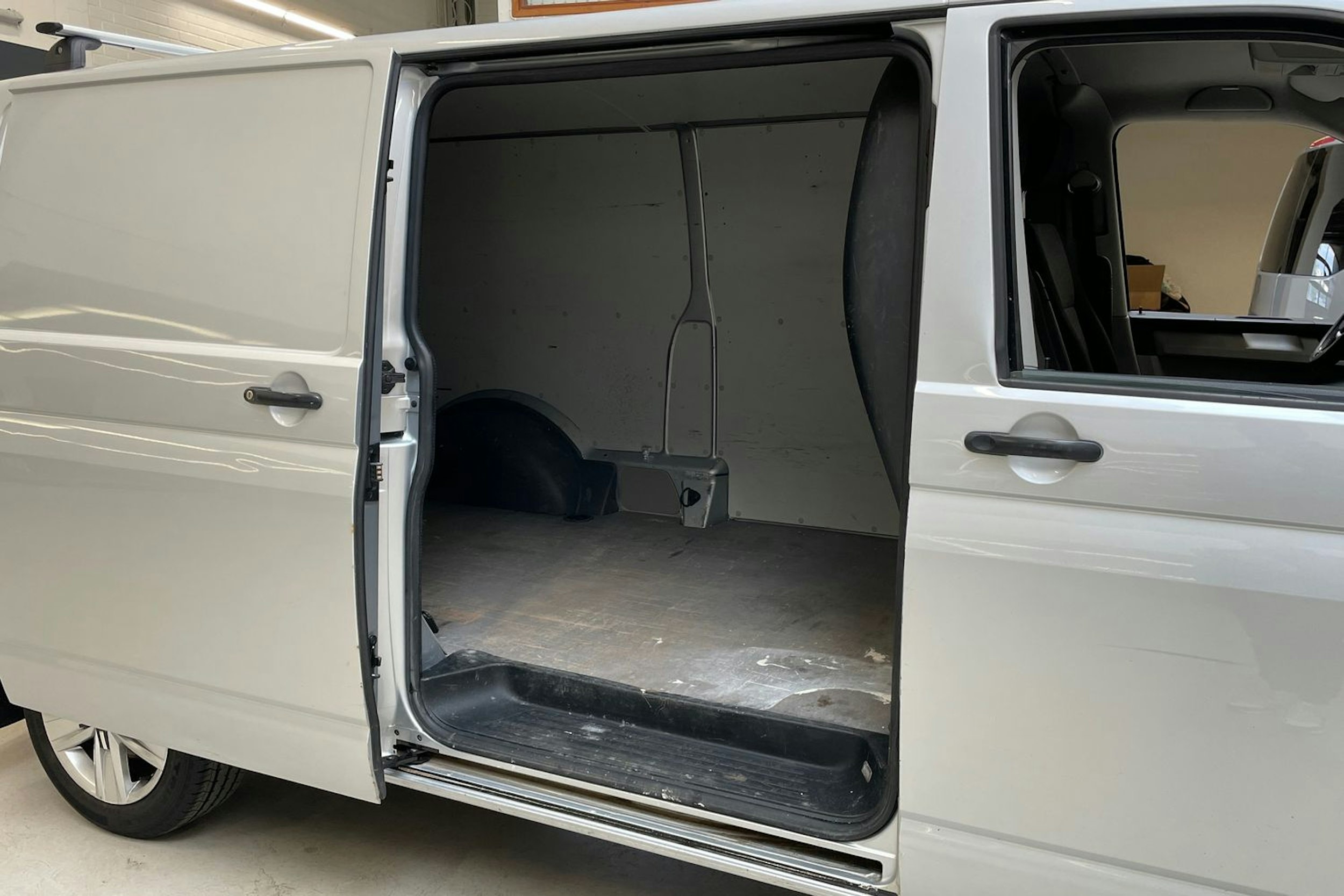hopea Volkswagen Transporter 2017 kuva 13.
