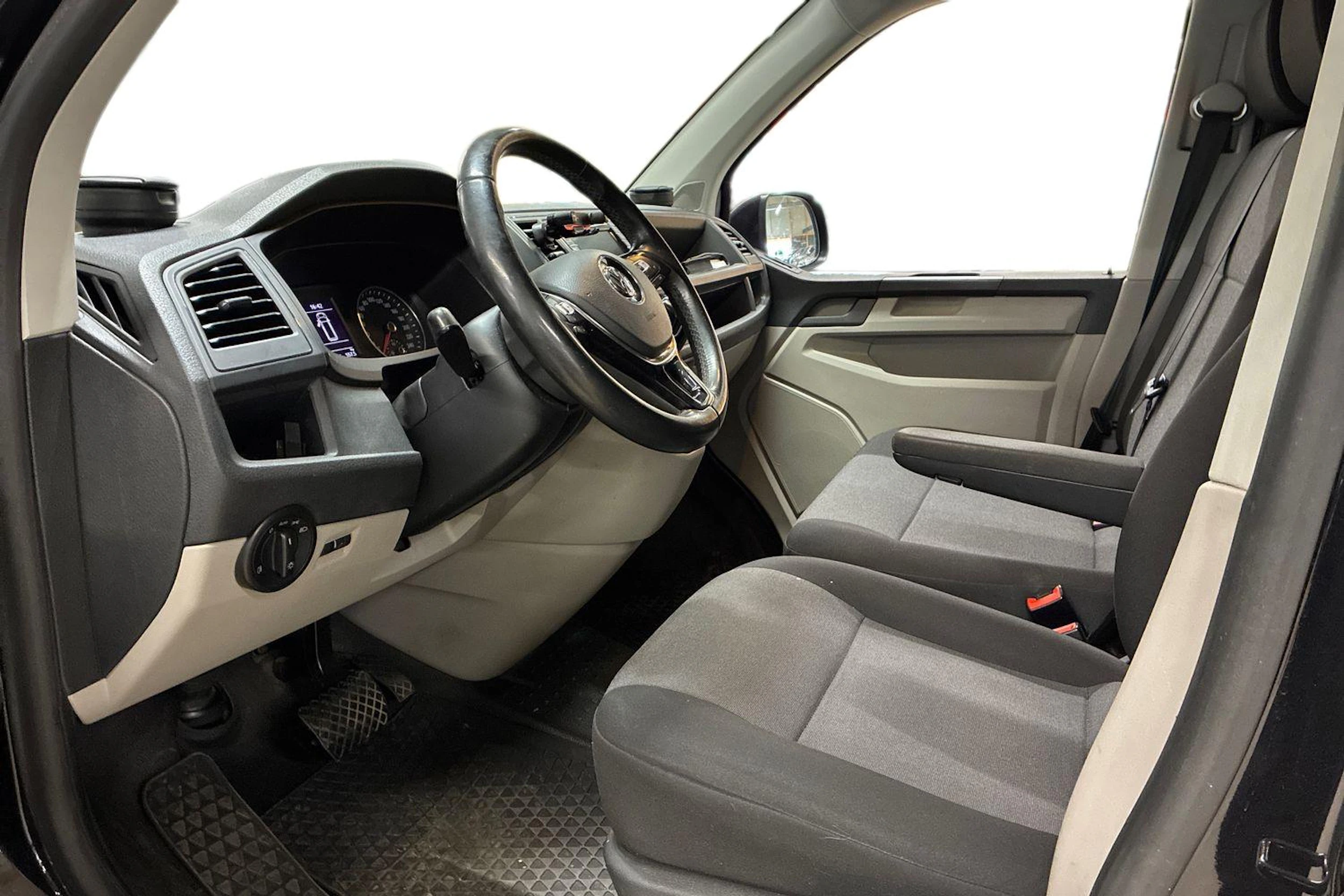musta Volkswagen Transporter 2017 kuva 3.