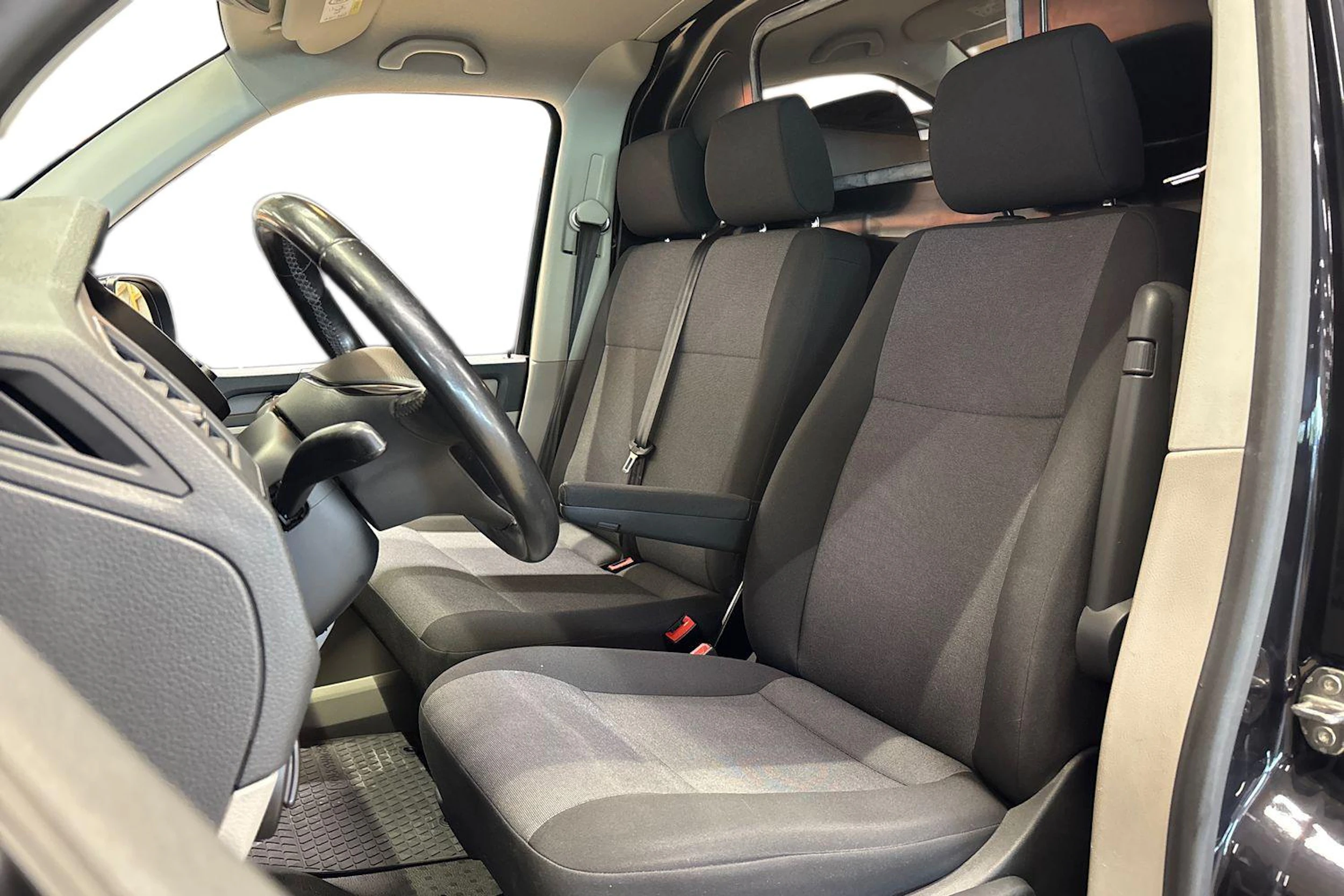 musta Volkswagen Transporter 2017 kuva 8.