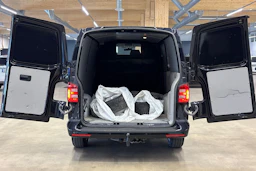musta Volkswagen Transporter 2017 kuva 28.