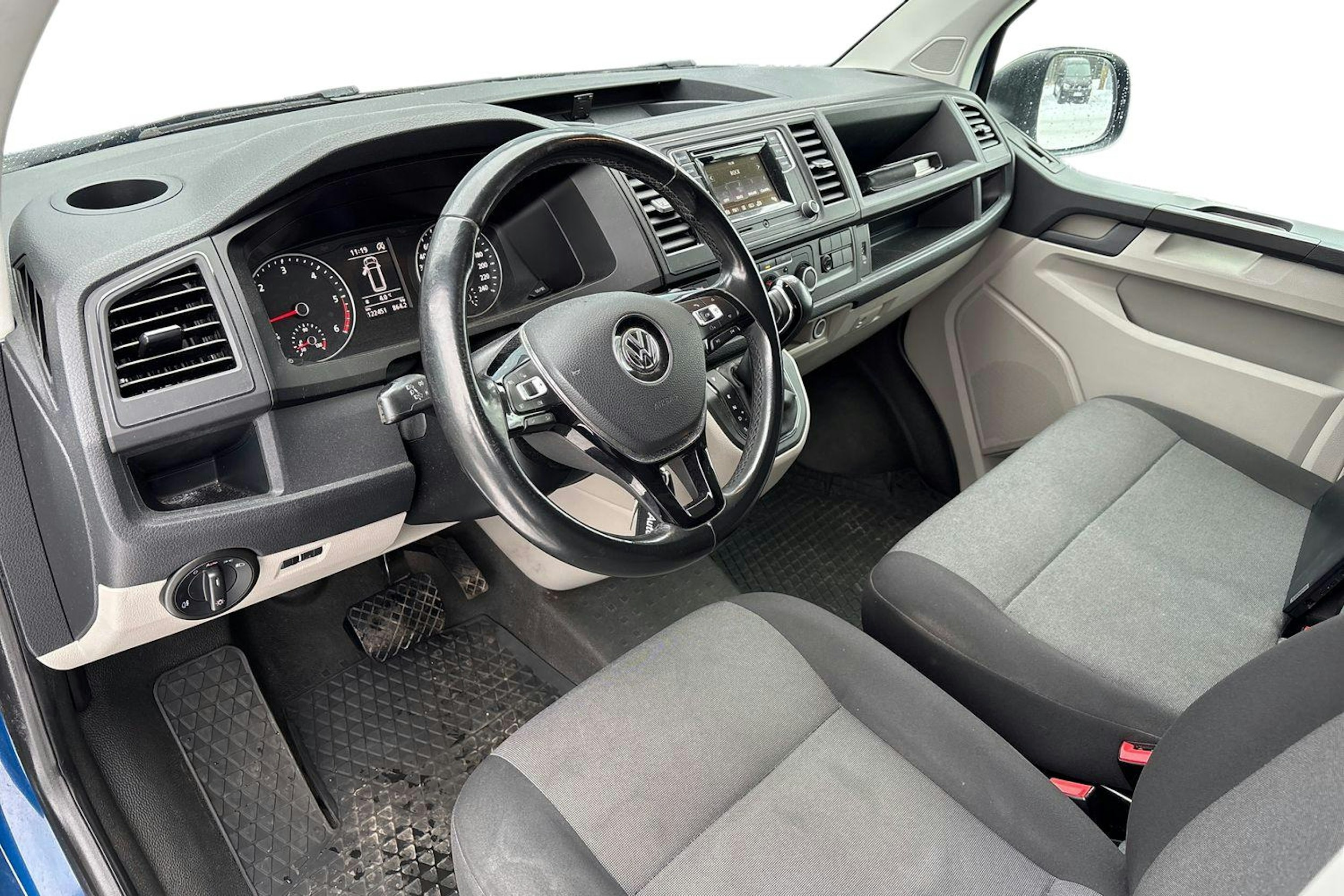 sininen Volkswagen Transporter 2017 kuva 3.