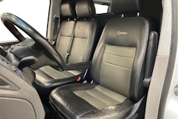 valkoinen Volkswagen Transporter 2017 kuva 9.