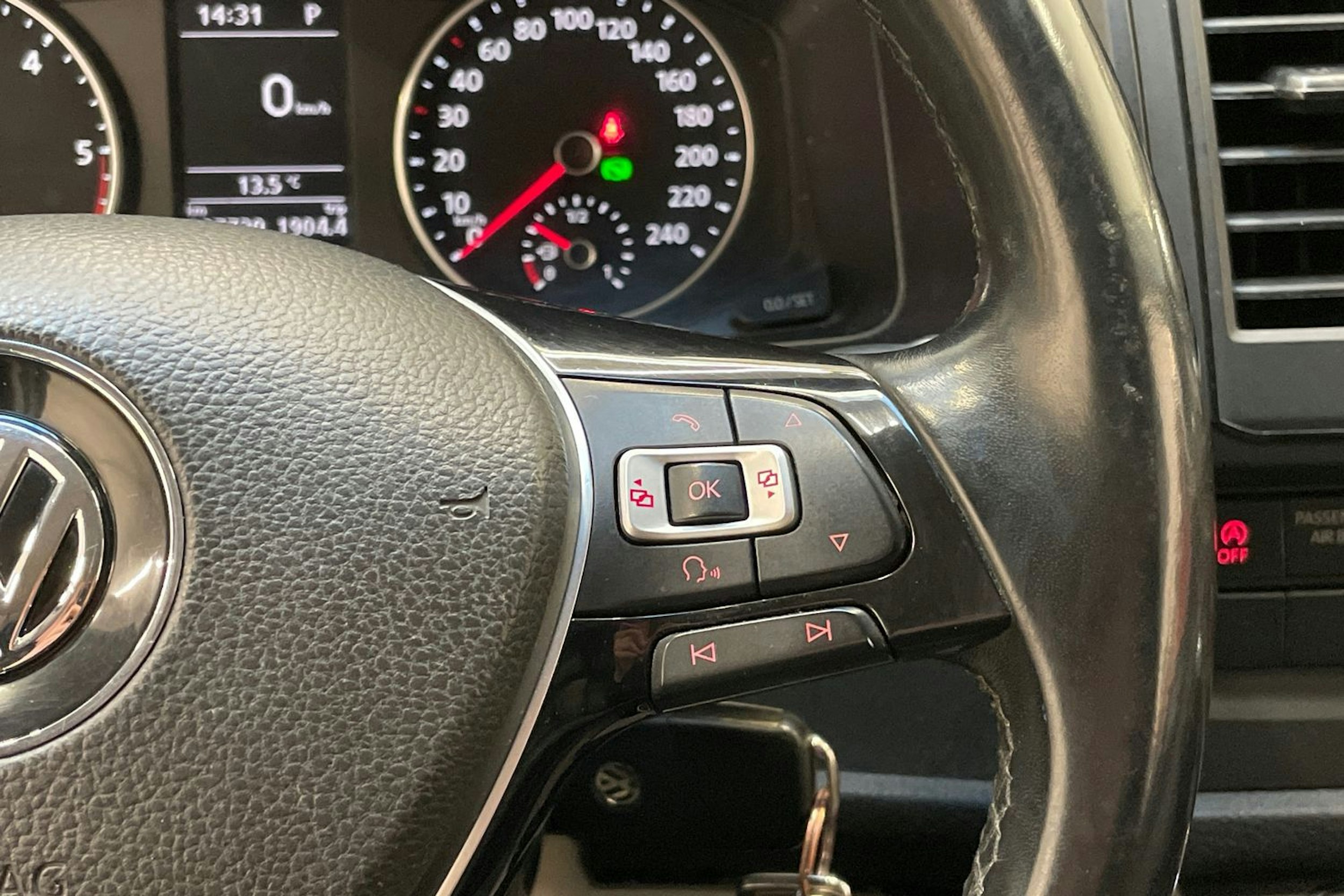 valkoinen Volkswagen Transporter 2017 kuva 18.