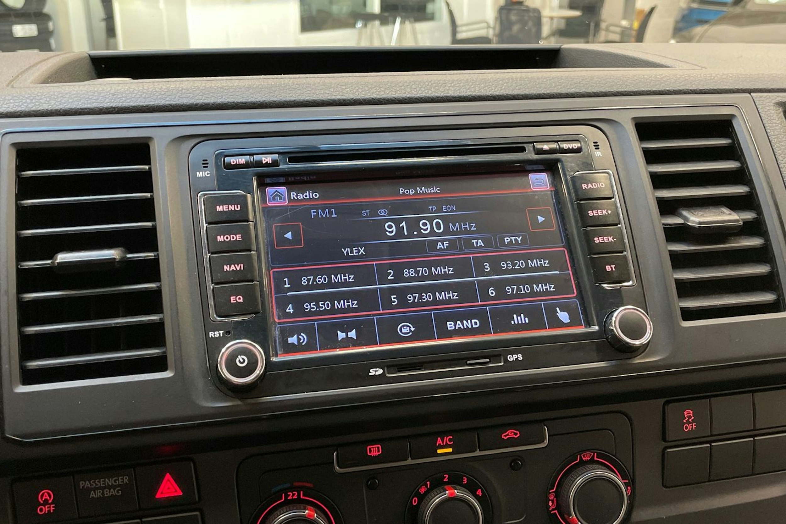 valkoinen Volkswagen Transporter 2017 kuva 19.