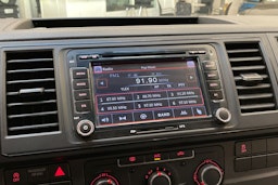 valkoinen Volkswagen Transporter 2017 kuva 19.