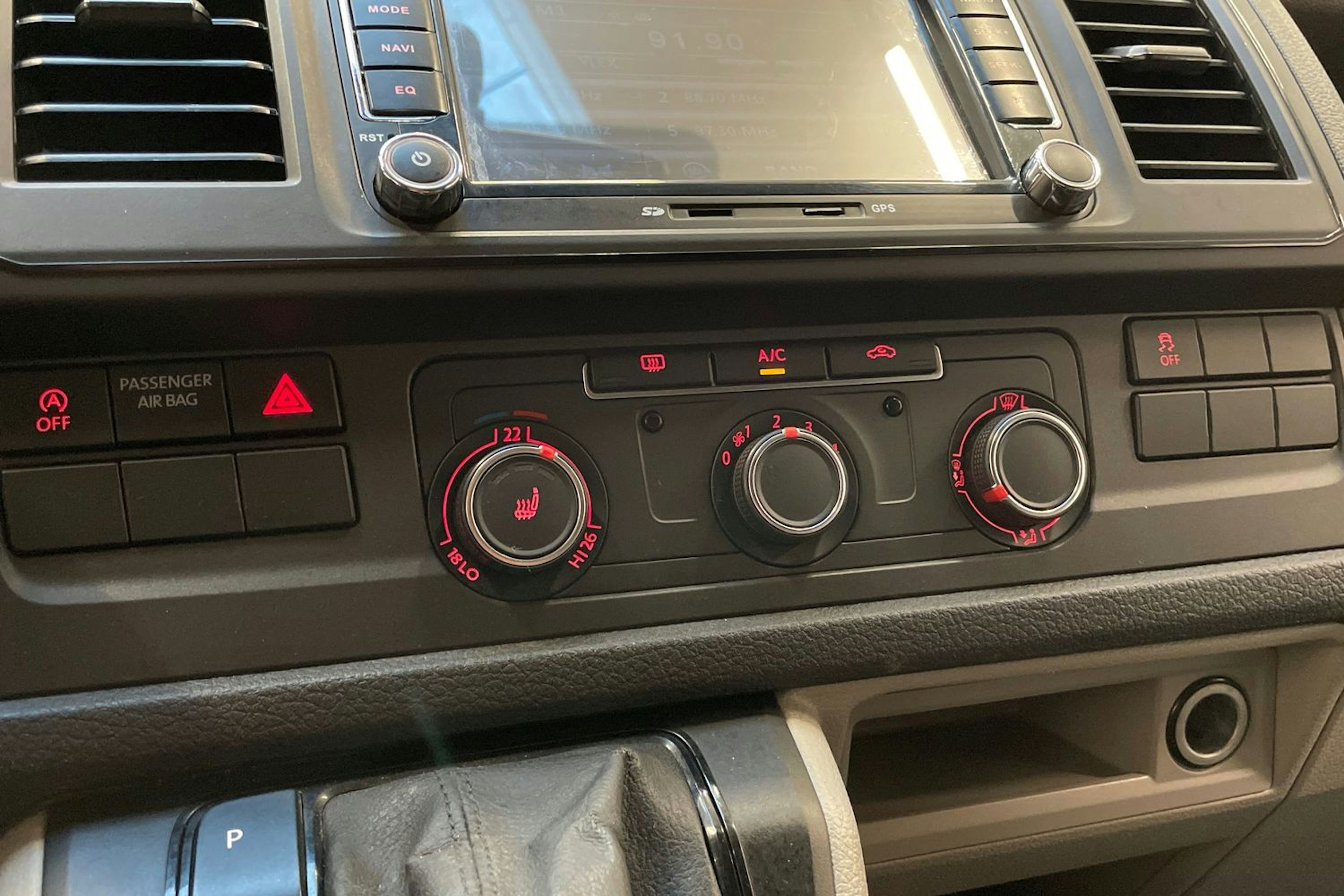 valkoinen Volkswagen Transporter 2017 kuva 20.