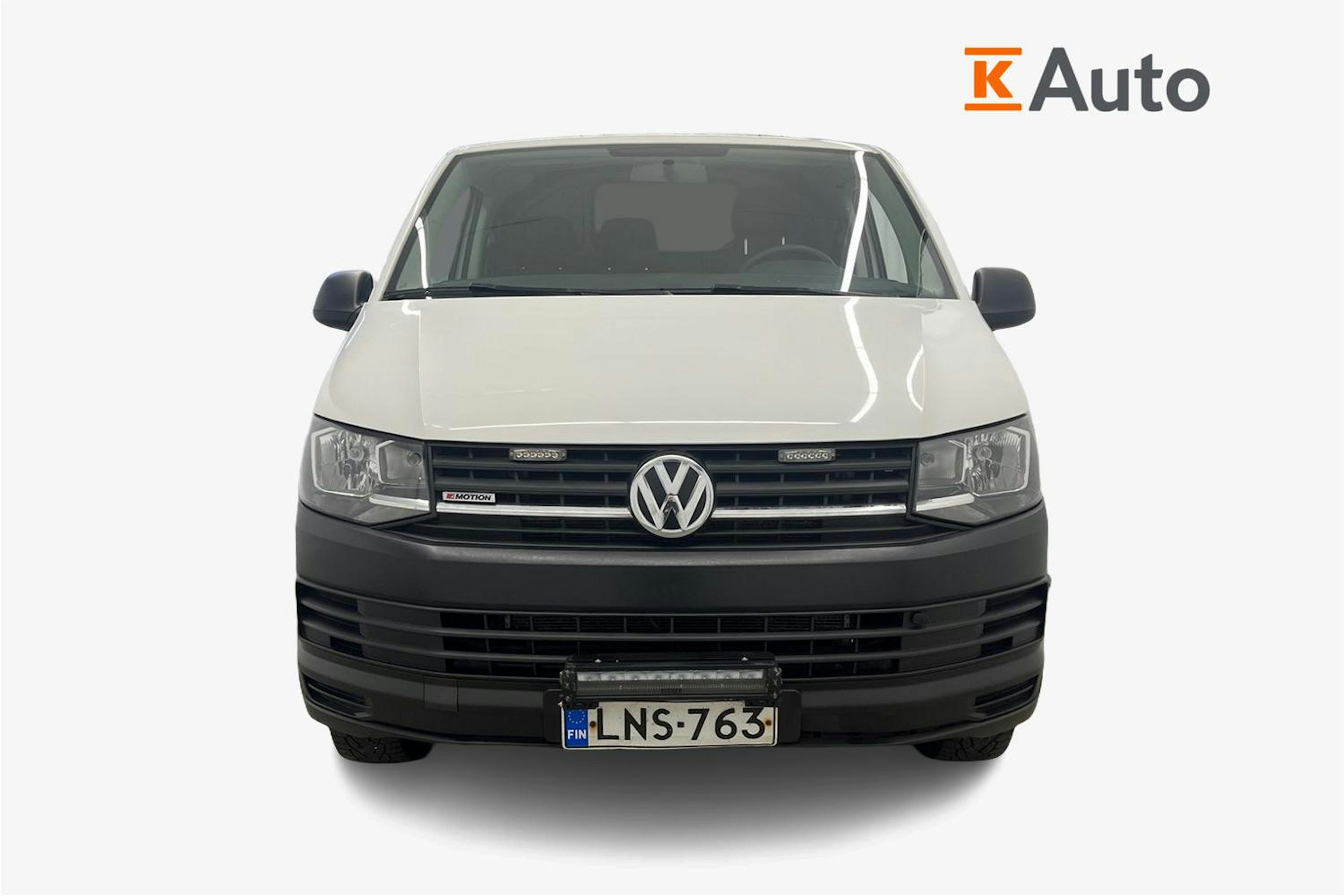 valkoinen Volkswagen Transporter 2017 kuva 5.