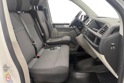 valkoinen Volkswagen Transporter 2017 kuva 10.