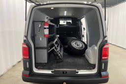 valkoinen Volkswagen Transporter 2017 kuva 14.