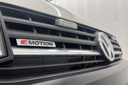 valkoinen Volkswagen Transporter 2017 kuva 20.