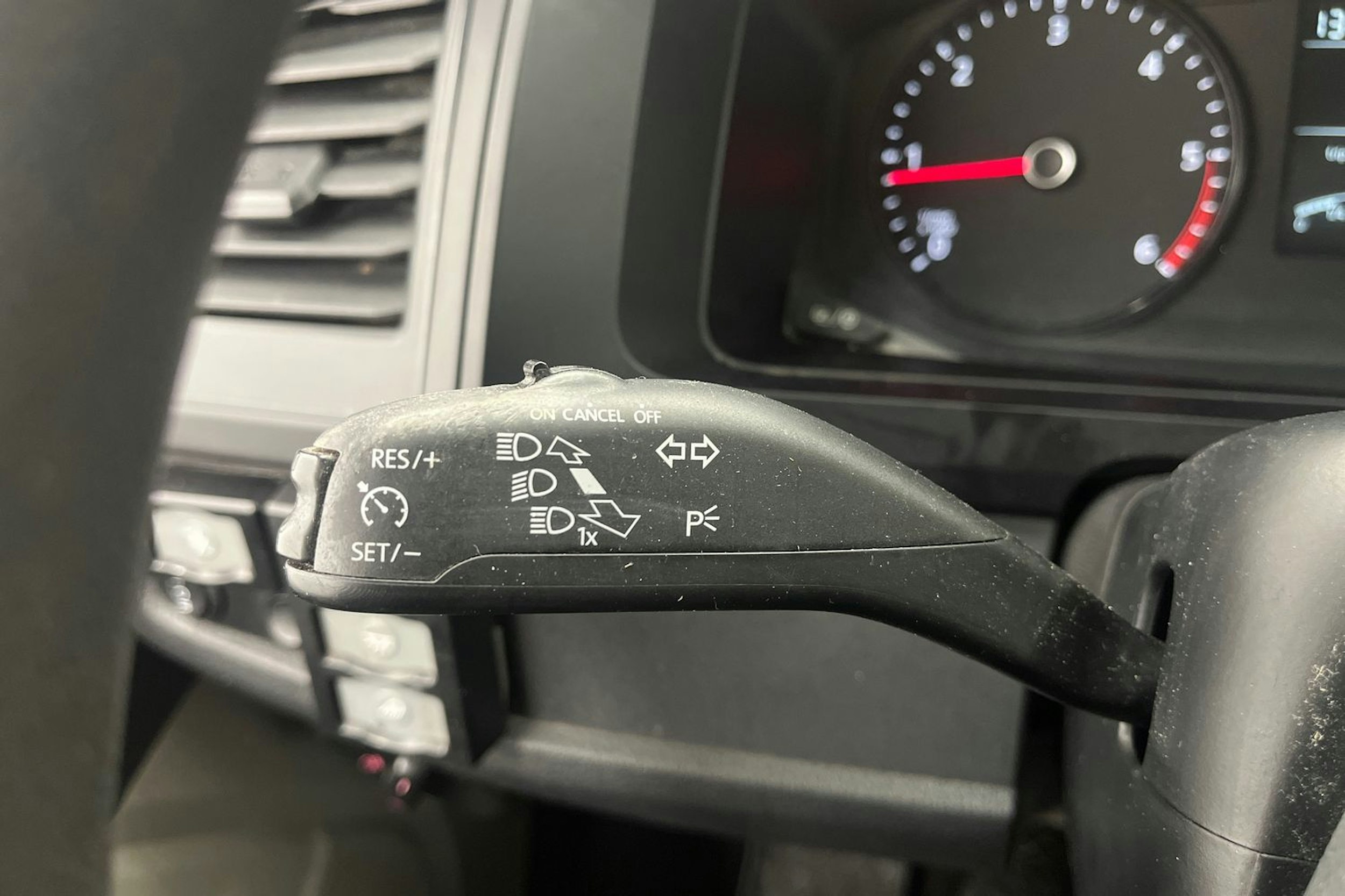 valkoinen Volkswagen Transporter 2017 kuva 24.