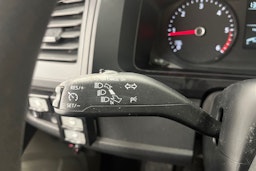 valkoinen Volkswagen Transporter 2017 kuva 24.
