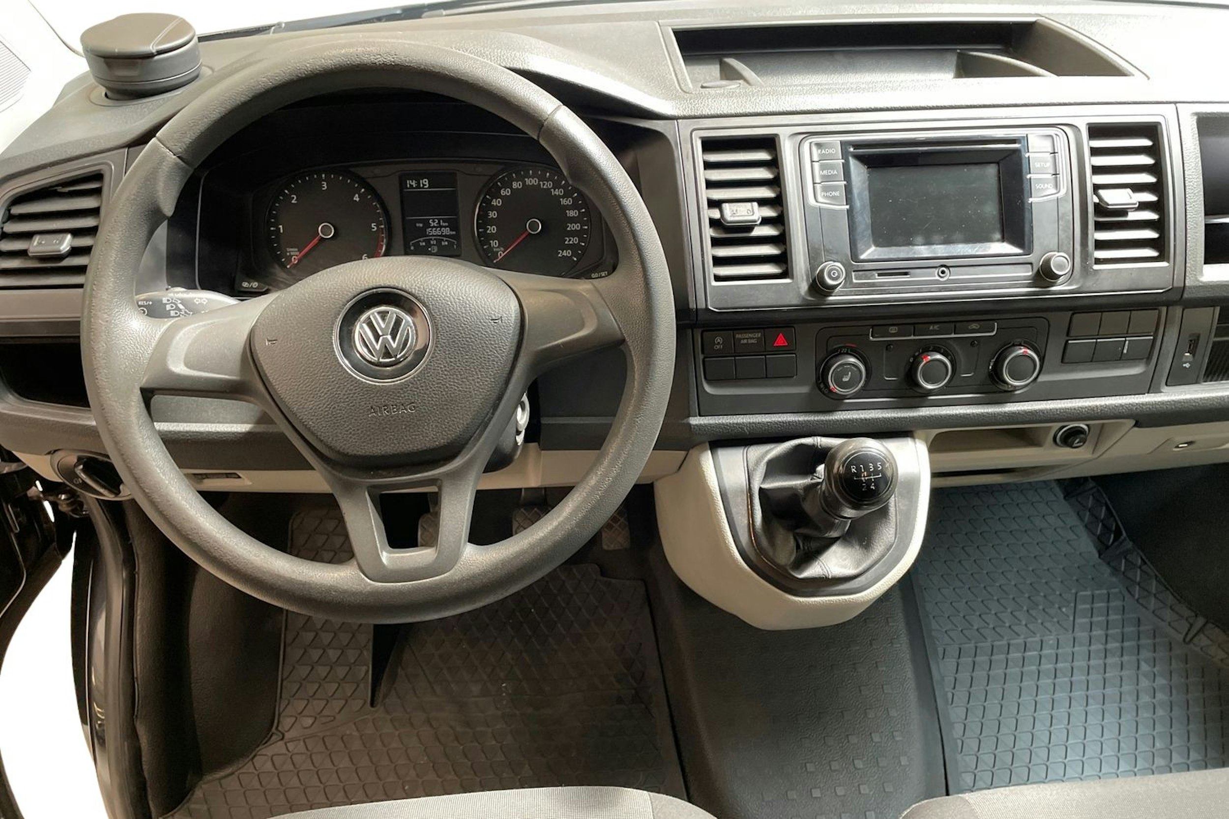 musta Volkswagen Transporter 2017 kuva 9.