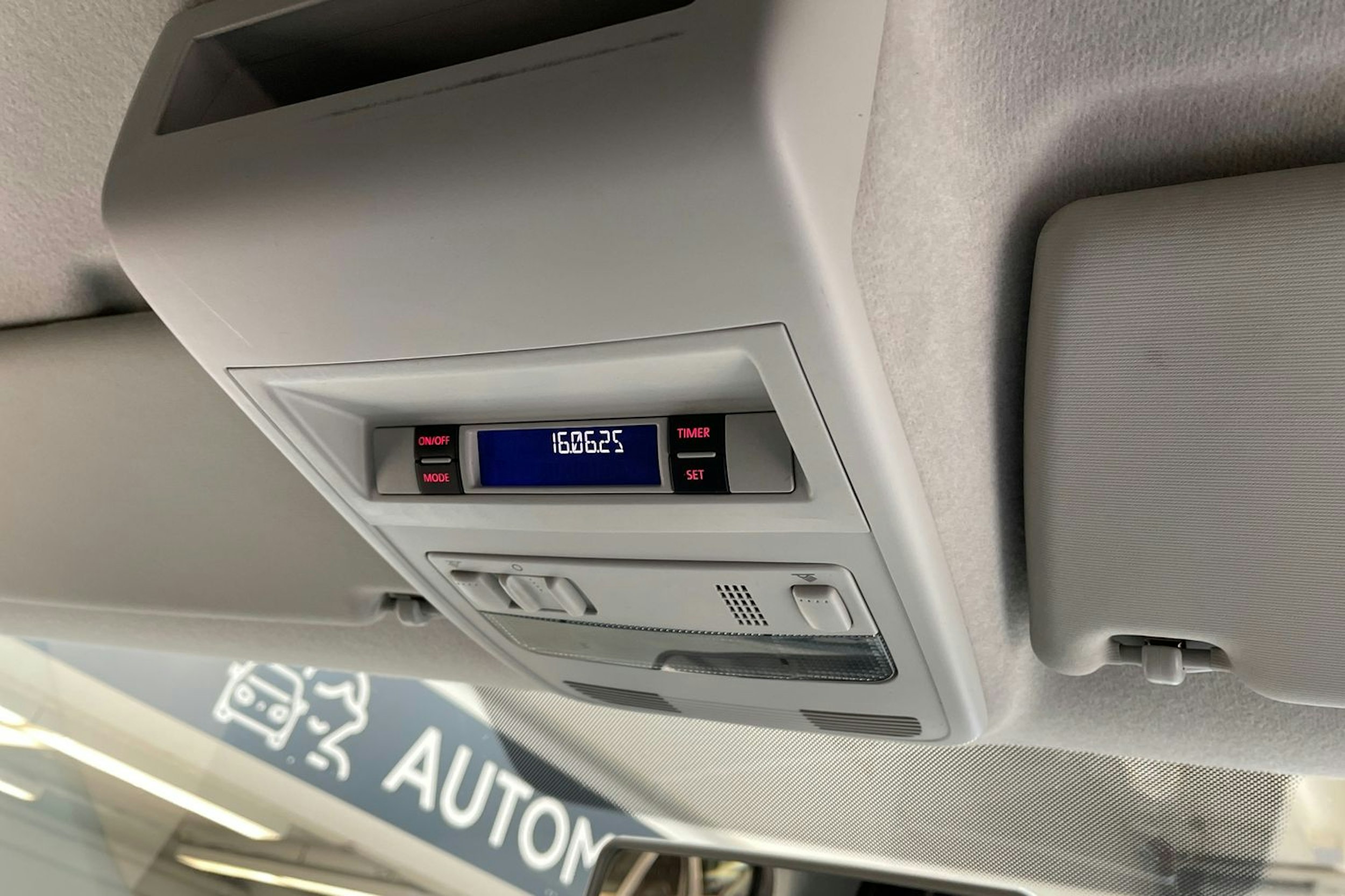musta Volkswagen Transporter 2017 kuva 14.