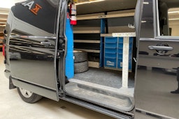 musta Volkswagen Transporter 2017 kuva 15.