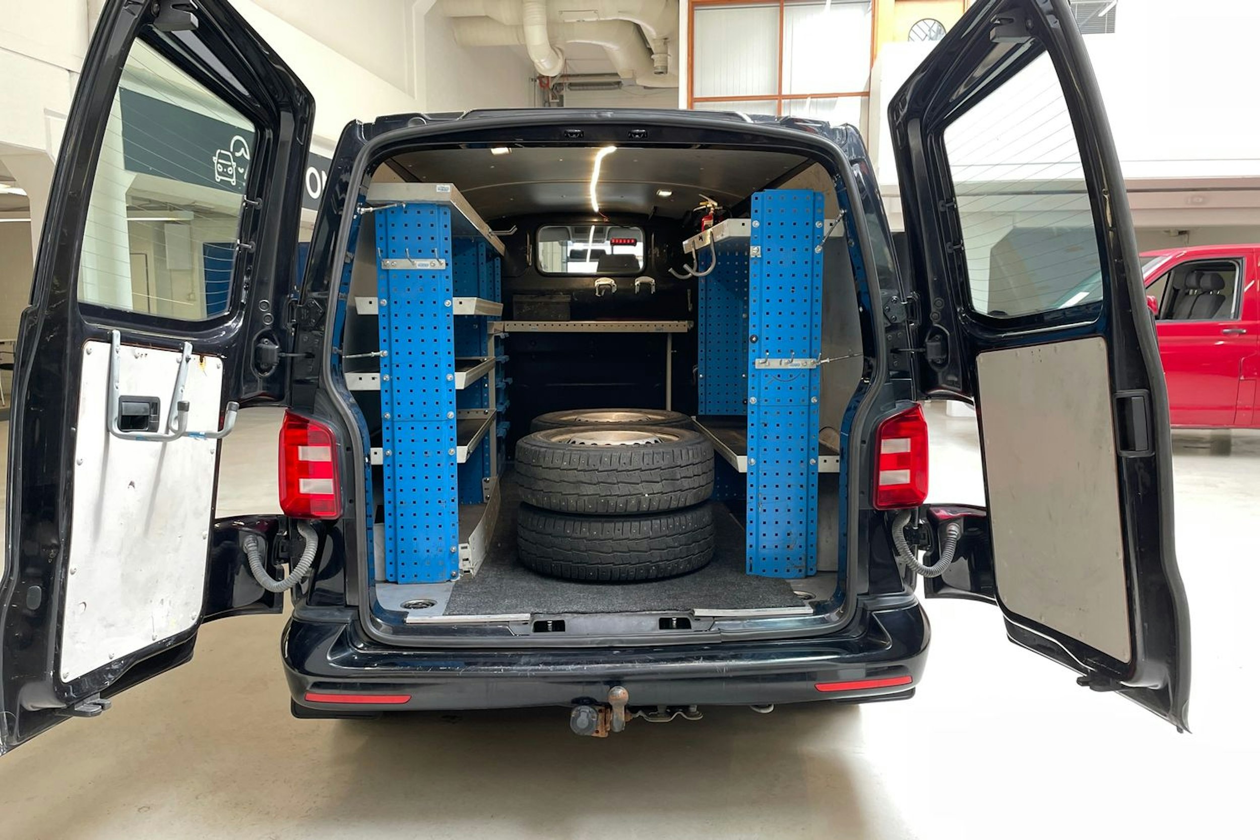 musta Volkswagen Transporter 2017 kuva 17.