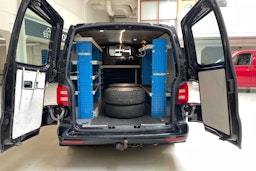 musta Volkswagen Transporter 2017 kuva 17.