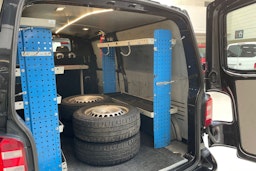 musta Volkswagen Transporter 2017 kuva 19.