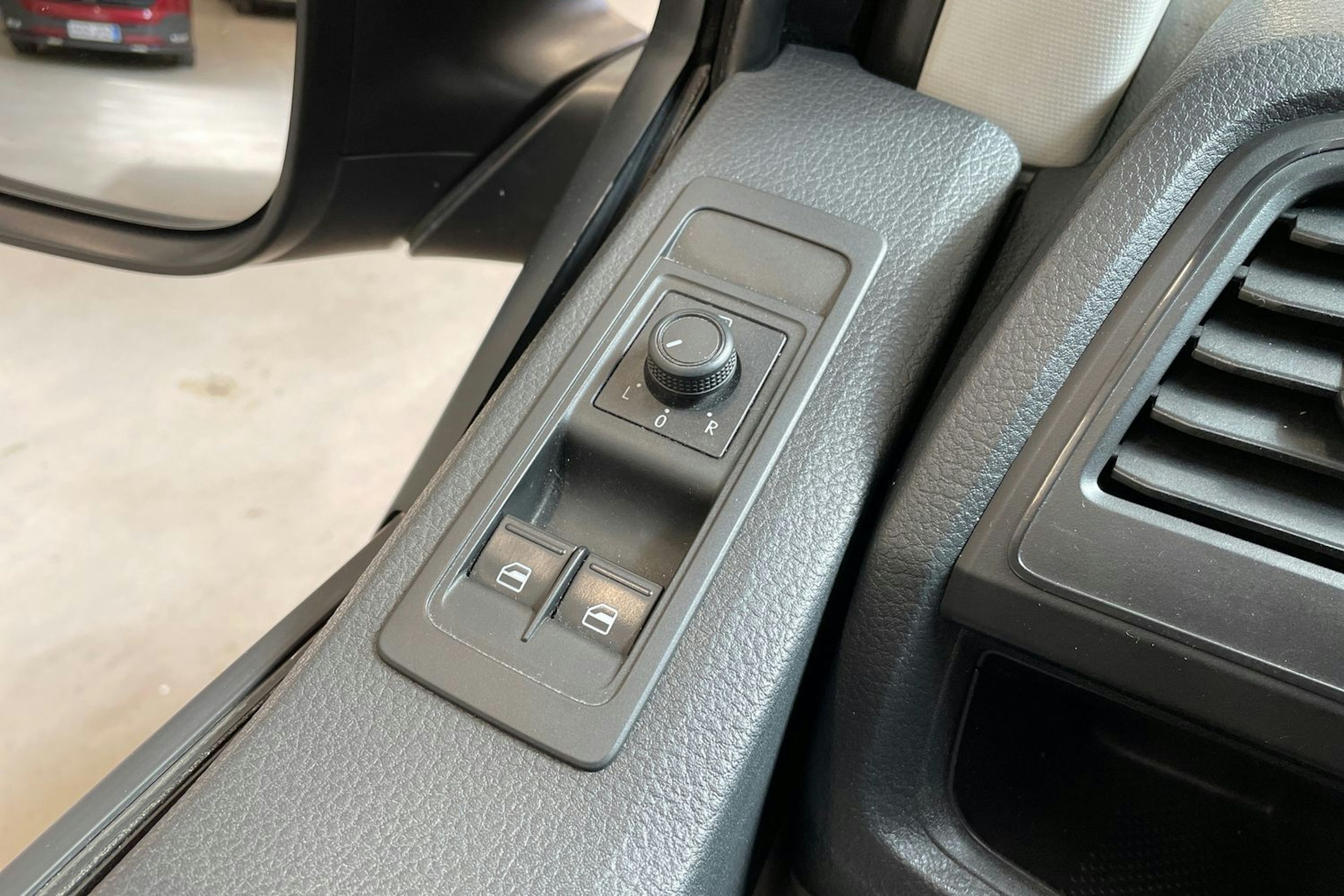 musta Volkswagen Transporter 2017 kuva 22.