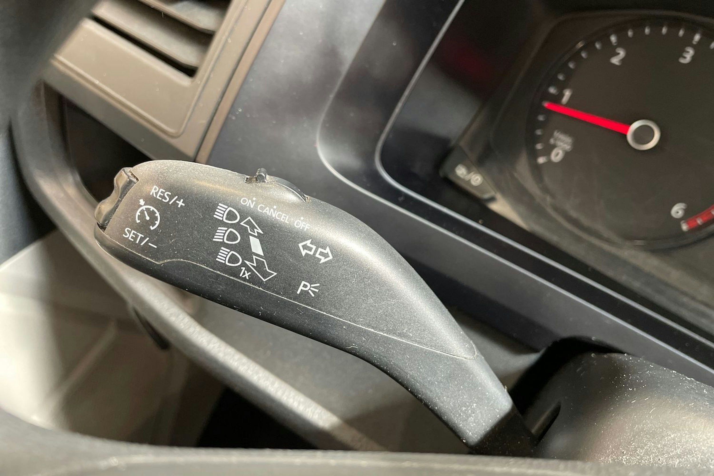 musta Volkswagen Transporter 2017 kuva 23.