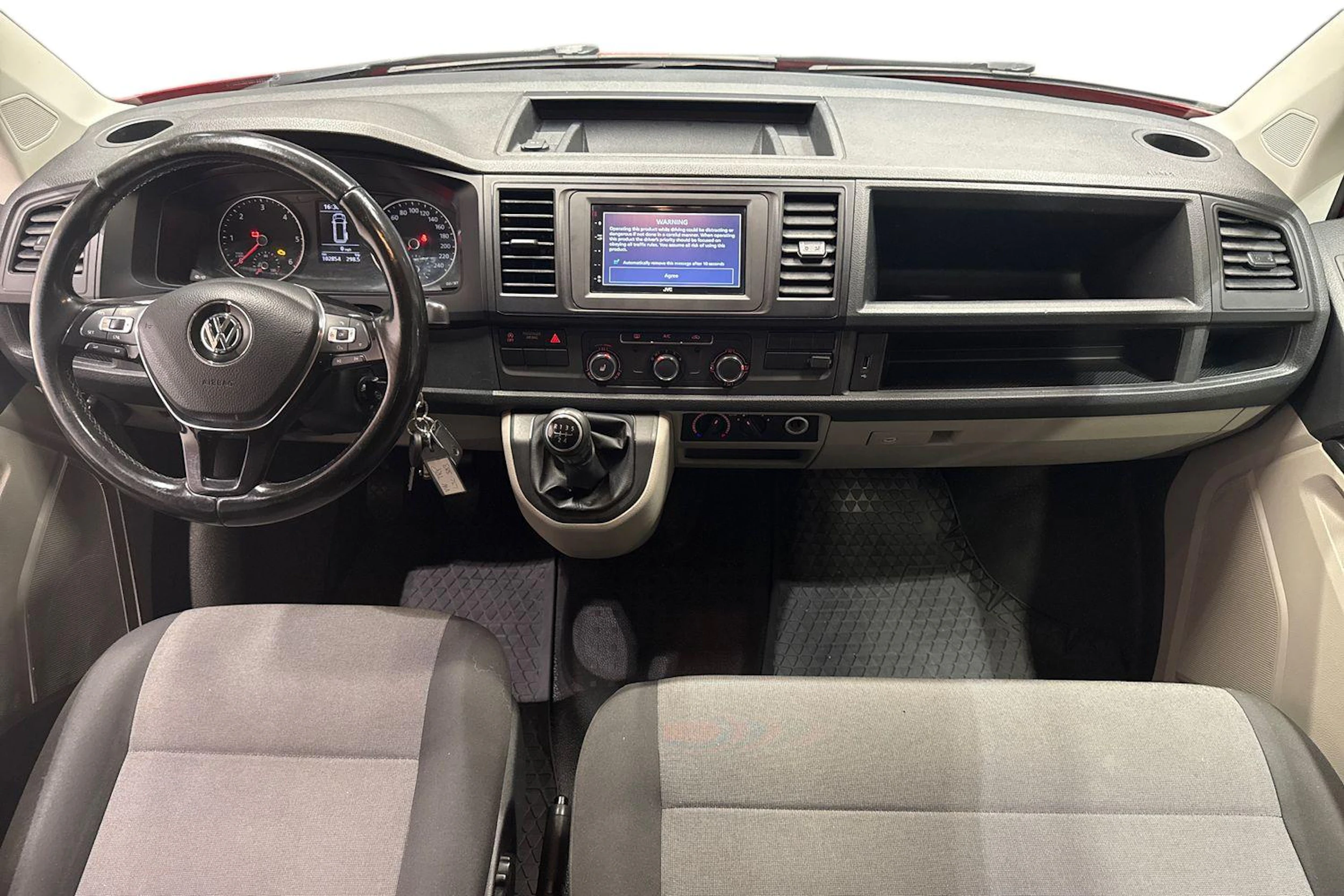punainen Volkswagen Transporter 2017 kuva 9.