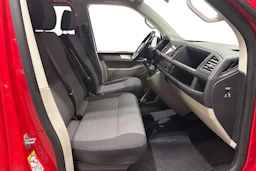 punainen Volkswagen Transporter 2017 kuva 11.