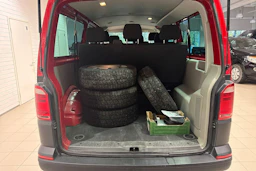 punainen Volkswagen Transporter 2017 kuva 16.