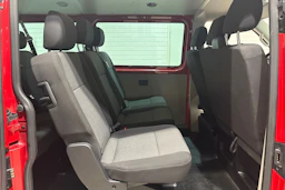 punainen Volkswagen Transporter 2017 kuva 17.