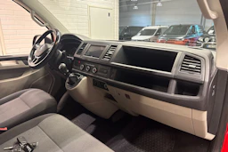 punainen Volkswagen Transporter 2017 kuva 19.