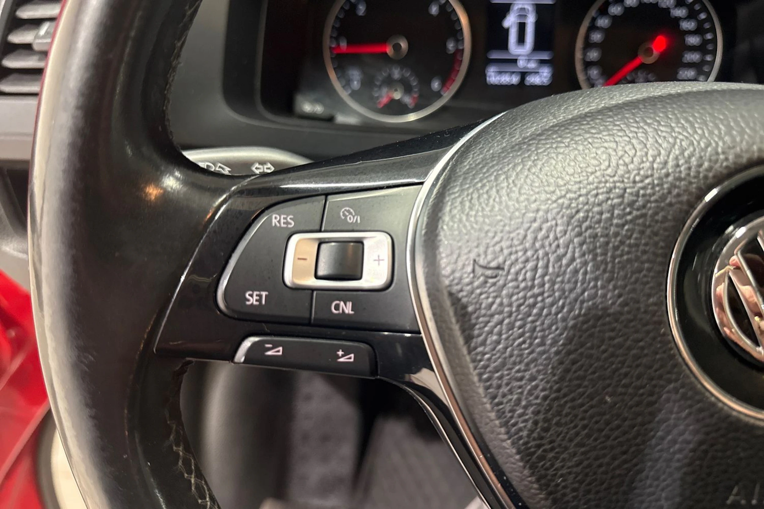 punainen Volkswagen Transporter 2017 kuva 20.
