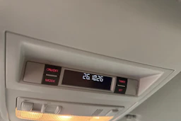 punainen Volkswagen Transporter 2017 kuva 26.