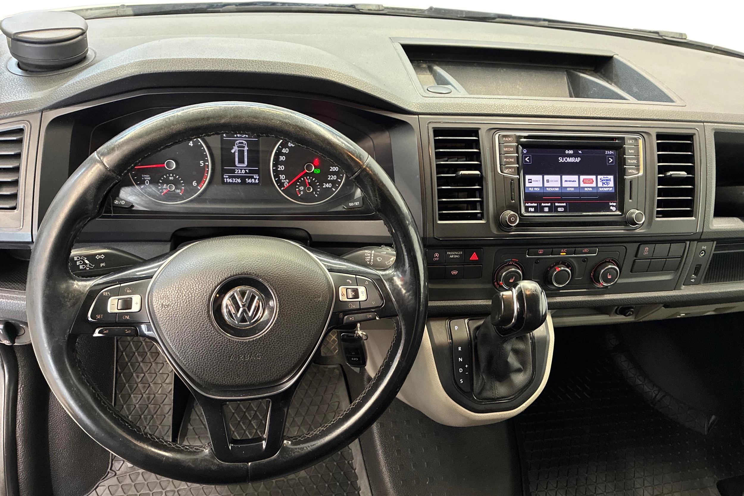 valkoinen Volkswagen Transporter 2017 kuva 7.