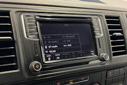 valkoinen Volkswagen Transporter 2017 kuva 12.