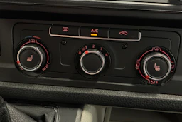 valkoinen Volkswagen Transporter 2017 kuva 15.