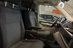 valkoinen Volkswagen Transporter 2017 kuva 17.