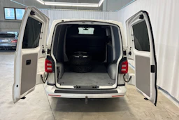 valkoinen Volkswagen Transporter 2017 kuva 19.