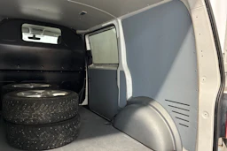 valkoinen Volkswagen Transporter 2017 kuva 21.