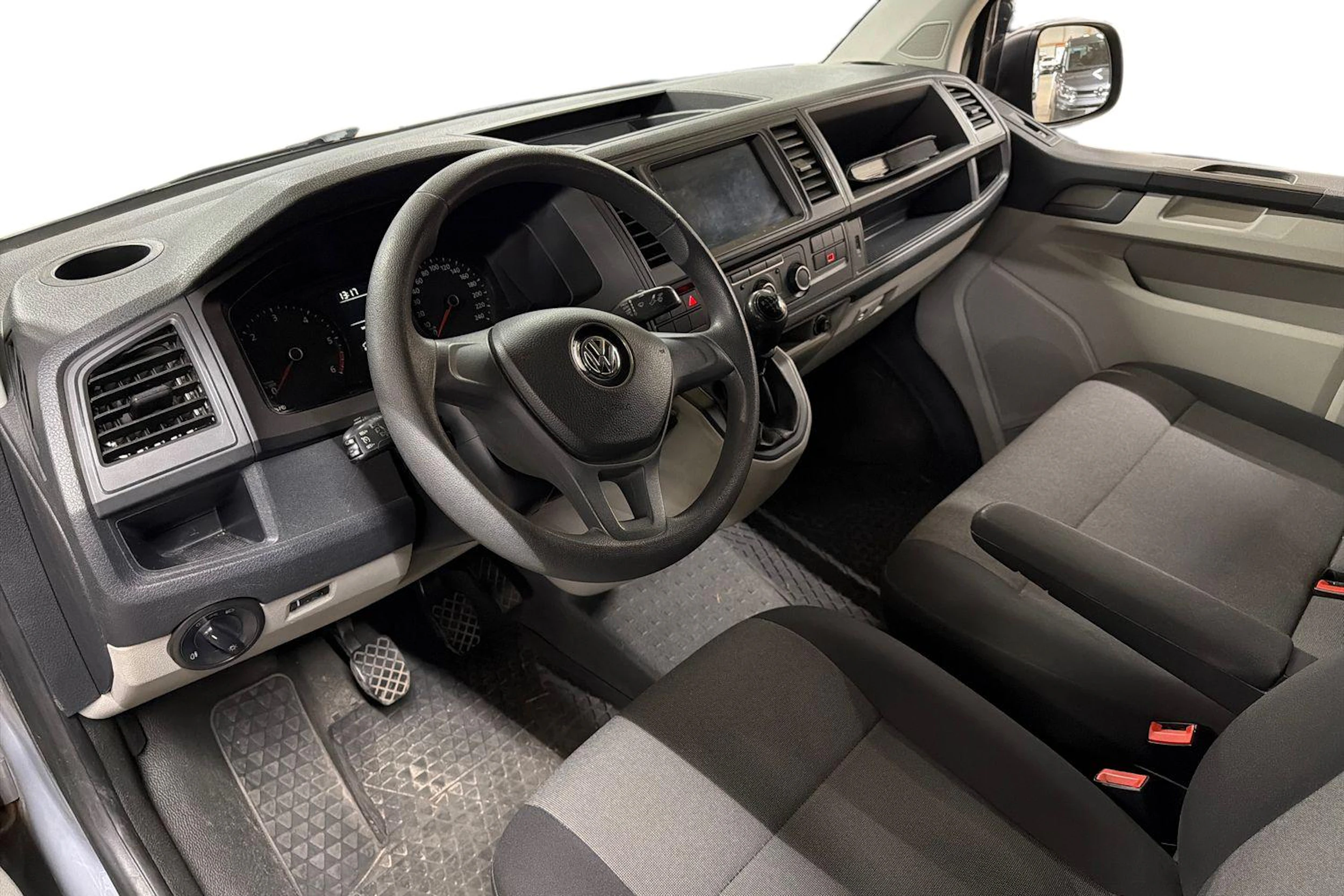 harmaa Volkswagen Transporter 2017 kuva 3.