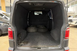 harmaa Volkswagen Transporter 2017 kuva 4.