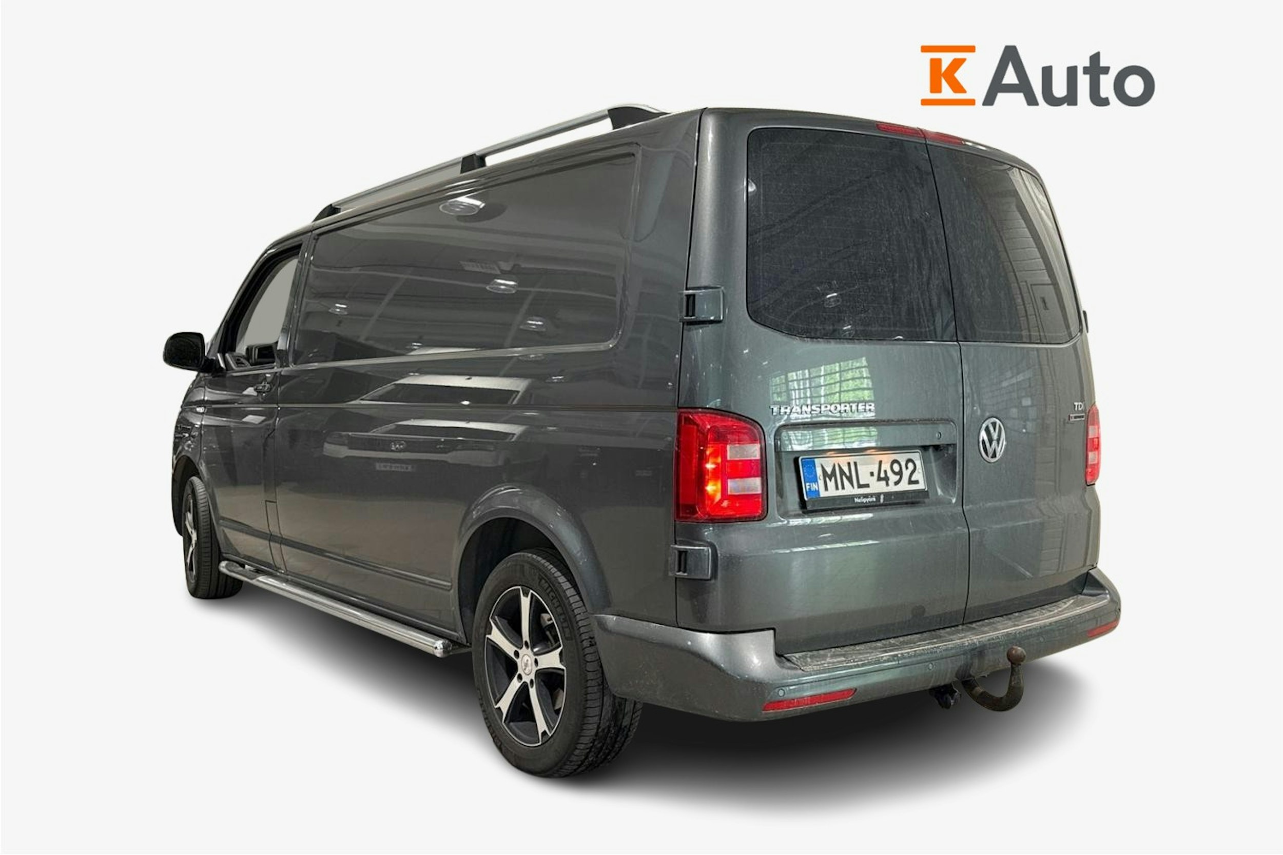 harmaa Volkswagen Transporter 2017 kuva 2.