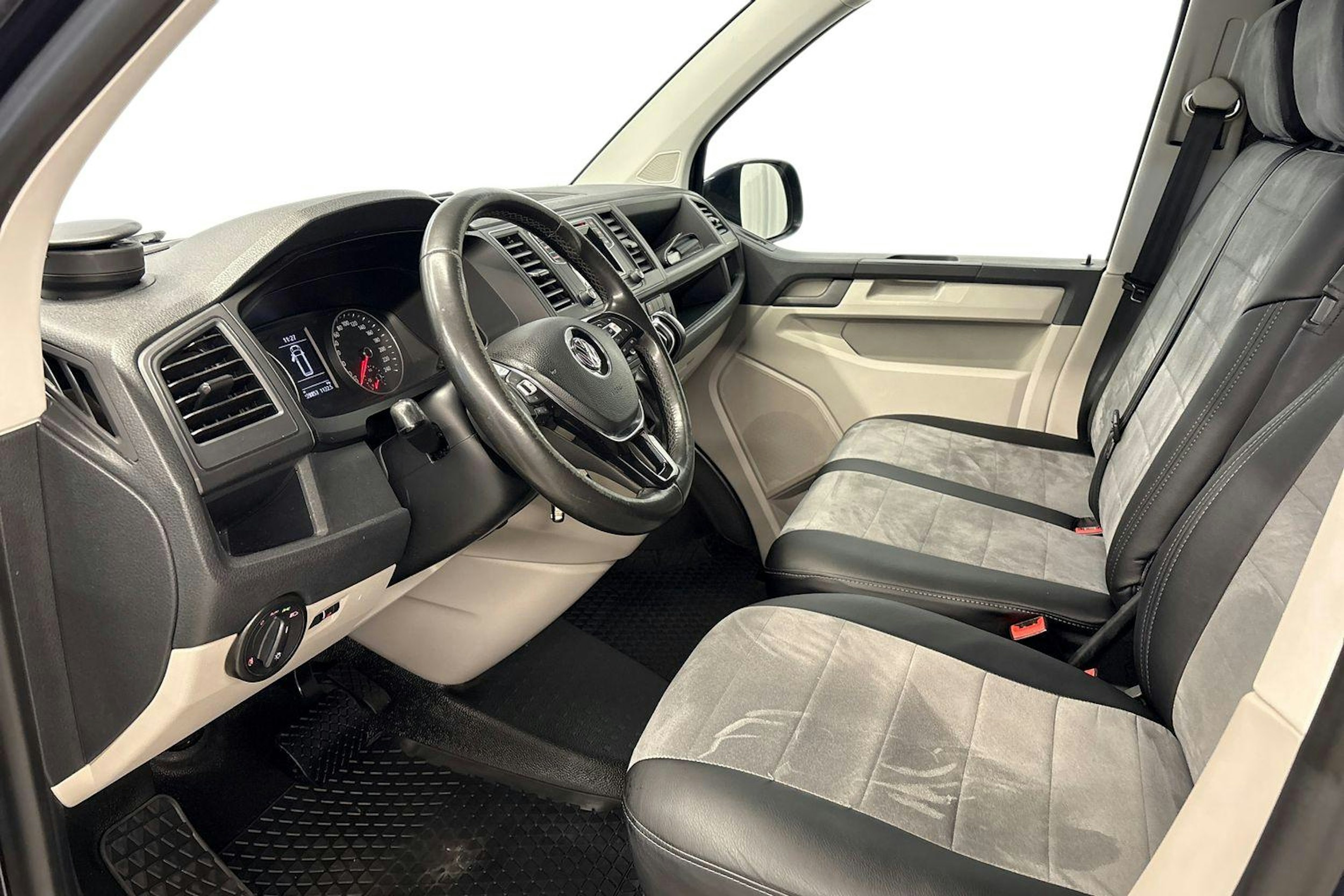 sininen Volkswagen Transporter 2018 kuva 7.