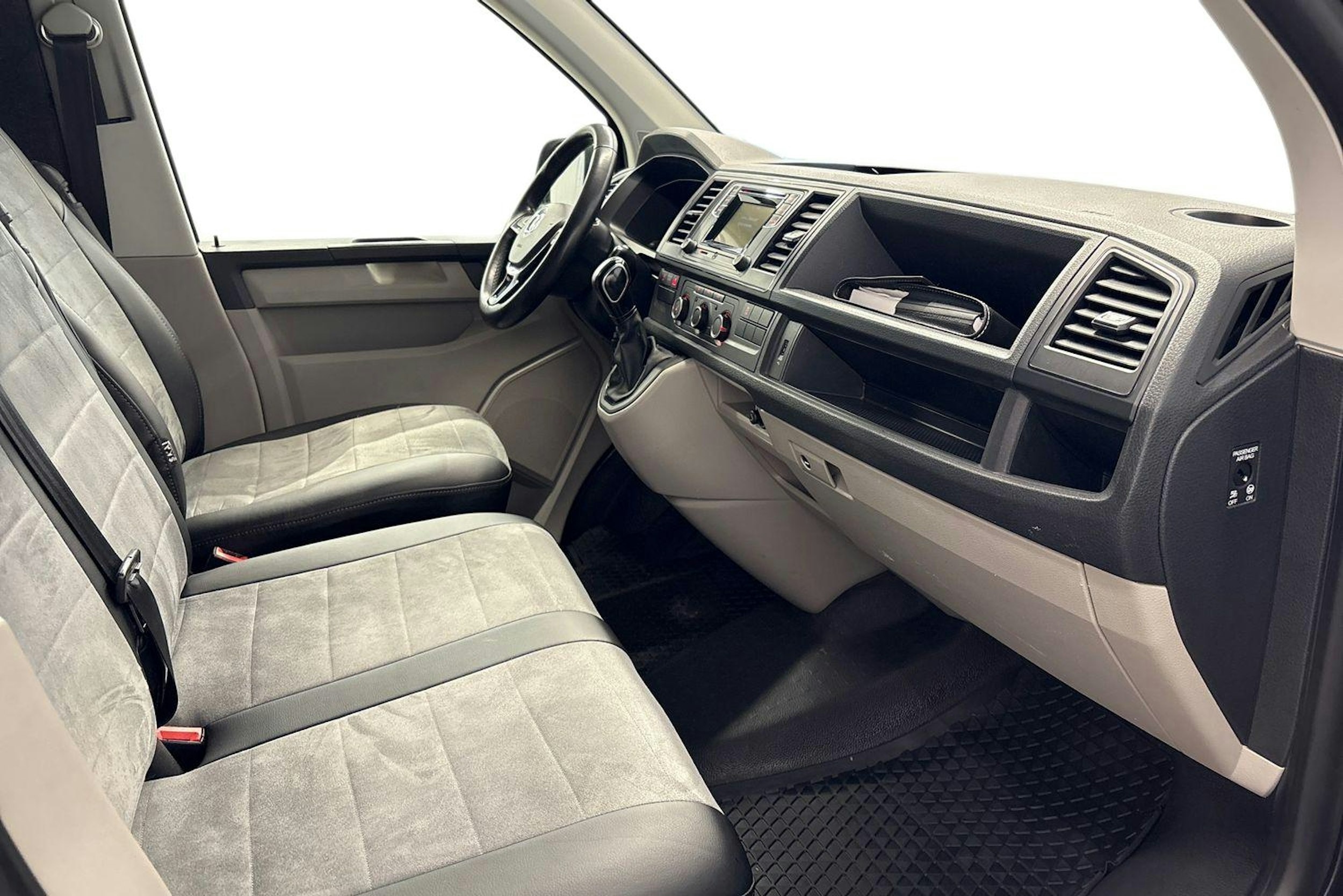sininen Volkswagen Transporter 2018 kuva 9.