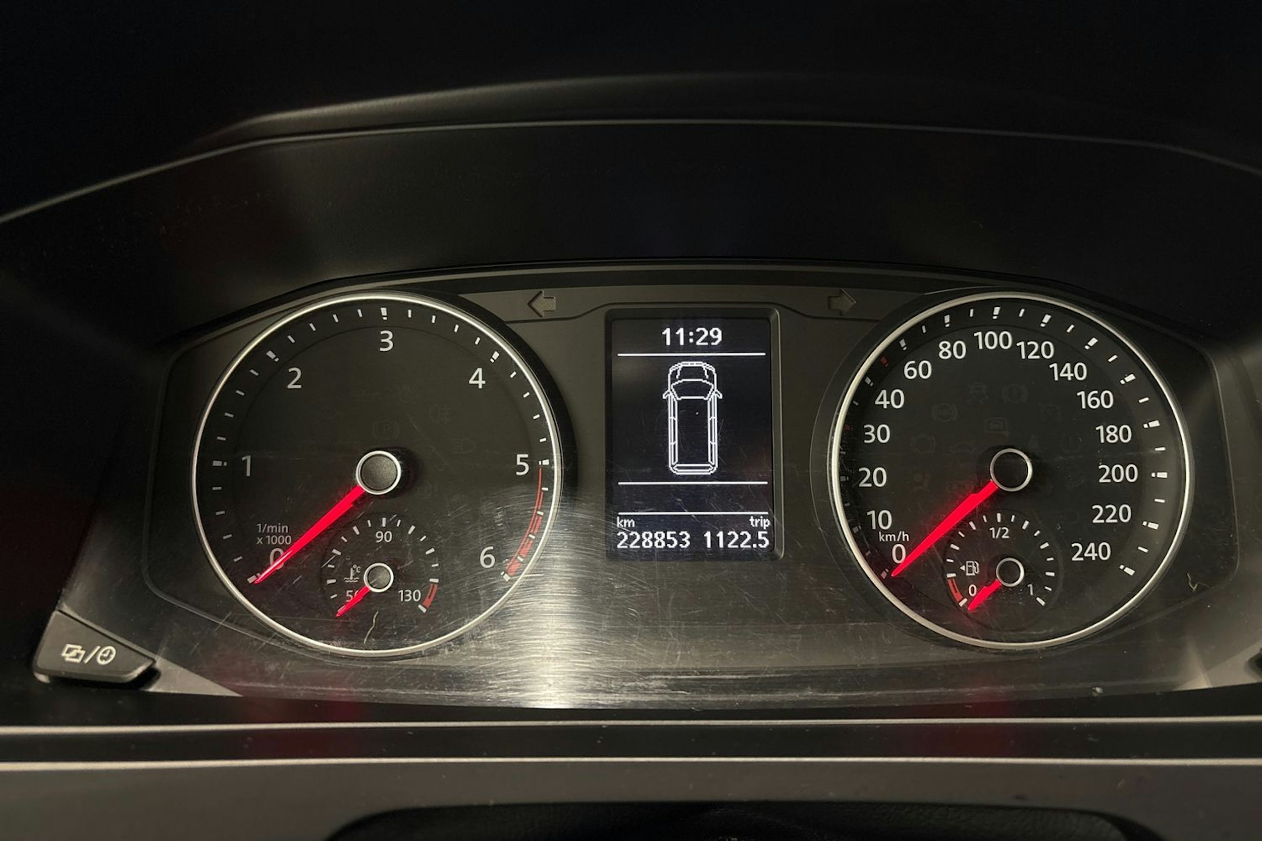 sininen Volkswagen Transporter 2018 kuva 14.