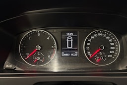 sininen Volkswagen Transporter 2018 kuva 14.